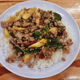 กระเพราหมูสับ(ราดข้าว)