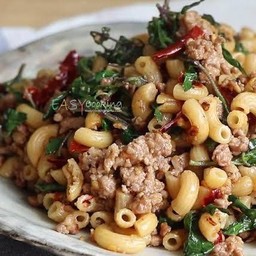 มักกะโรนีผัดกะเพราไก่