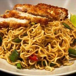 มาม่าผัดขี้เมาไก่ทอด