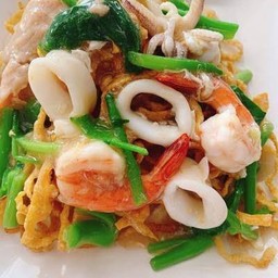 หมี่กรอบราดหน้าทะเล