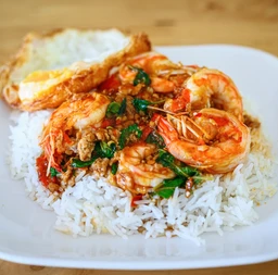 ข้าวกะเพรากุ้ง