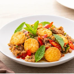 ข้าวเต้าหู้กะเพรากรอบ