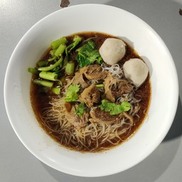 ก๋วยเตี๋ยวหมูตุ๋น