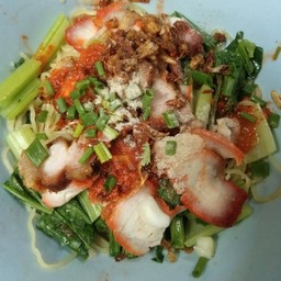 บะหมี่หมูแดงหมูกรอบ