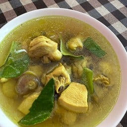 ไก่ต้มขมิ้น