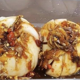 กระท้อนดองราดน้ำปลาหวาน 2 ลูก โรยหน้ากุ้งเเดงถั่ว ปลากรอบ