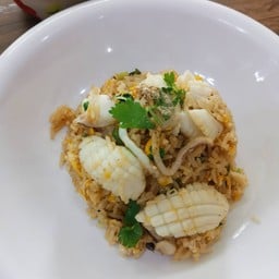 ข้าวผัดปลาหมึก