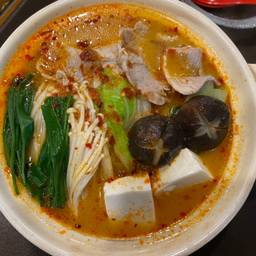 นาเบะเนื้อน้ำต้มยำ