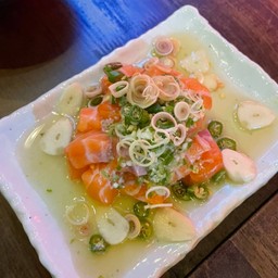 ยำแซลมอนดิบ