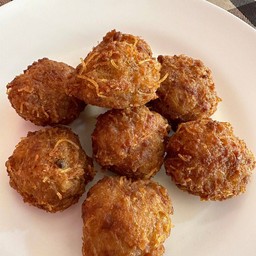 หมูก้อนทอด (ราคาต่อ6ก้อน)