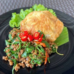 หมูสับผัดกะเพราราดข้าว