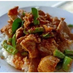 ข้าวผัดเครื่องแกงไก่