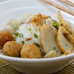 ก๋วยเตี๋ยวแห้งลูกชิ้นปลา