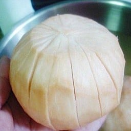 กระท้อนดอง 1 ลูก พร้อมพริกเกลือเค็มและกะปิ