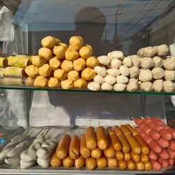 เกี๊ยวห่อไส้กรอกแดง