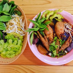 เตี๋ยวไก่ตุ๋นตุ๋นผักสด