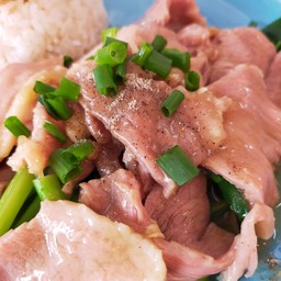 ข้าวหน้าหมูนุ่ม