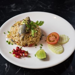 ข้าวผัดสมุนไพรปลาทู