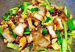 ผัดซีอิ๊วหมูกรอบ