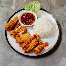 ข้าวไก่ทอดน้ำจิ้มแจ่ว