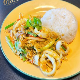 ข้าวปลาหมึกผัดผงกะหรี่