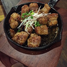 สเต็กลูกเต๋าหมูดำคุโรบูตะ