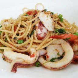 สปาเก็ตตี้ผัดกะเพราทะเล