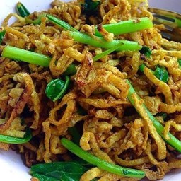 หมี่กรอบผัดซีอิ๊วหมู