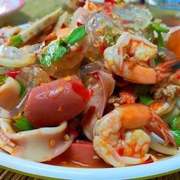 ยำเส้นแก้วรวมมิตรทะเล