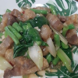 คะน้าหมูกรอบ