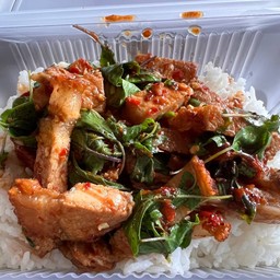 พริกแกงหมูกรอบ