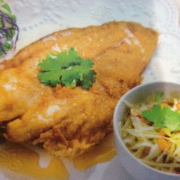 ลาบปลากะพงทอด