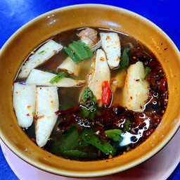 ต้มยำไก่บ้านใบมะขามอ่อน