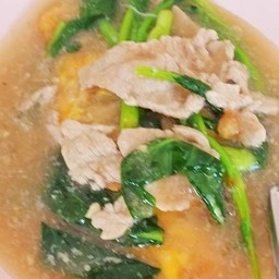 ราดหน้ายอดผักเอ็มไพร์ (เจ๊เล็ก)