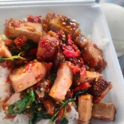 ครัวคุณญิ๋ง ตามสั่ง ส้มตำ ยำแซ่บ