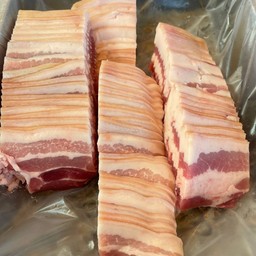 เอวาหมูกระทะ ตลาดนัดร่ำรวย