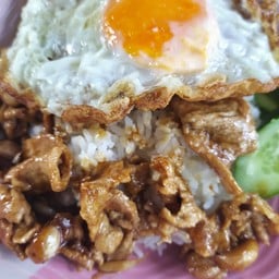 ข้าวหมูทอด✳️ผัดกะเพรา✳️ผัดพริกเเกง✳️ร้านในครัว Benze' ซอยหนองเกตุใหญ่