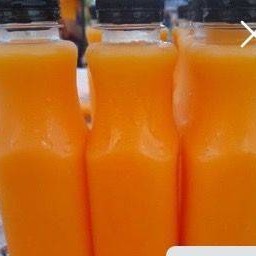 สามพี่น้องน้ำส้มตลาดรถไฟ