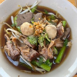 ก๋วยจั๊บแม่เล็กเมืองนนท์