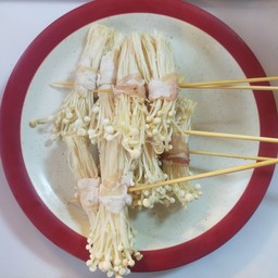 สามชั้นพันเห็ดเข็มทอง