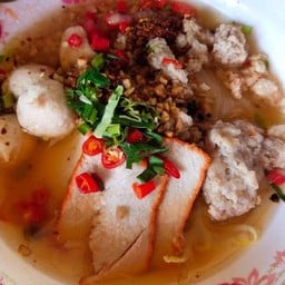 ก๋วยเตี๋ยวสุโขทัย อาหารตามสั่ง น้ำผลไม้ปั่น by ครัวแม่แหม่ม พระราม 8