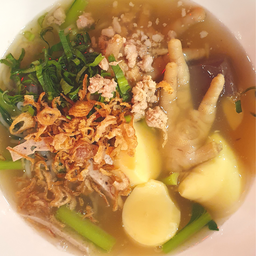 ก๋วยจั๊บญวน ขาไก่ เต้าหูไข่