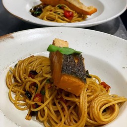 สปาเก็ตตี้แซลม่อนพริกแห้ง