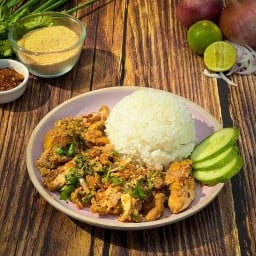 ข้าวยำไก่แซ่บ BB chicken ศูนย์อาหารตลาดลุงออม