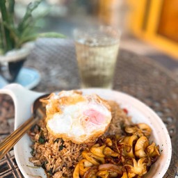 ข้าวผัดกะปิระนอง ปลาหมึก