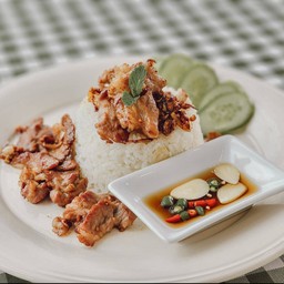ข้าวหมูกระเทียม