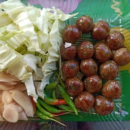 ใส้กรอกเผ็ด 1 ชุด มี 16 ลูก