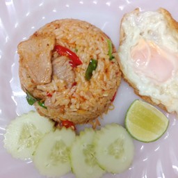 ข้าวผัดต้มยำหมูชิ้น