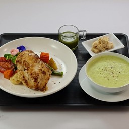 ชุดสเต๊กอกไก่+ชุปบล๊อกโคลี่