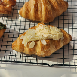 ครัวซองอัลมอนด์